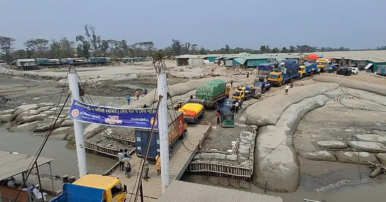 ফেরি চলাচল বন্ধ